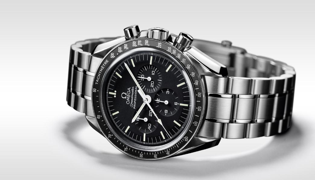 George Clooney With Popular Fake Omega Speedmaster Moonwatch 311.30.42.30.01.005 UK