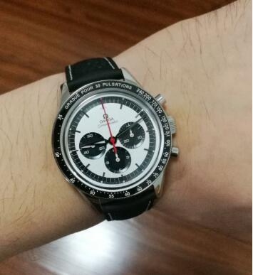 Two UK Omega Replica Watches With Concise White-Black Color-Matching