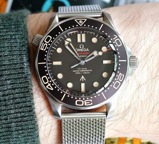 Distinctive UK Fake Omega Seamaster Diver 300 M 007 Special Edition